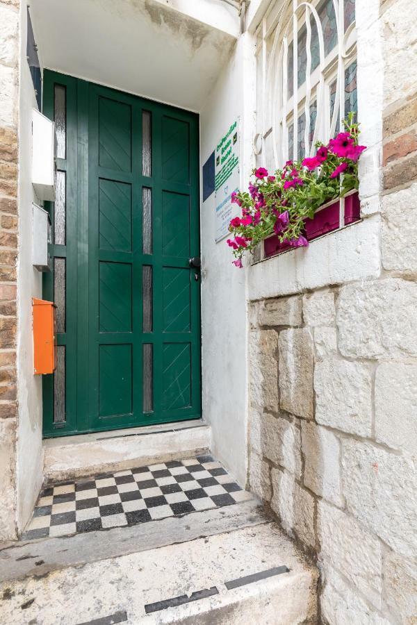 Studio Nana - By Golden Gate In Old Town Split Extérieur photo
